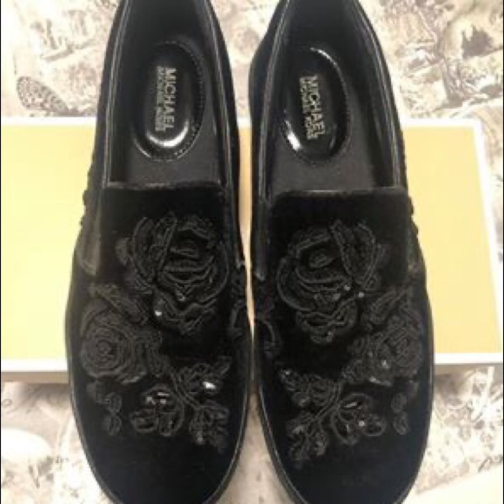 Micheal Kors sneaker size 7.5 US.